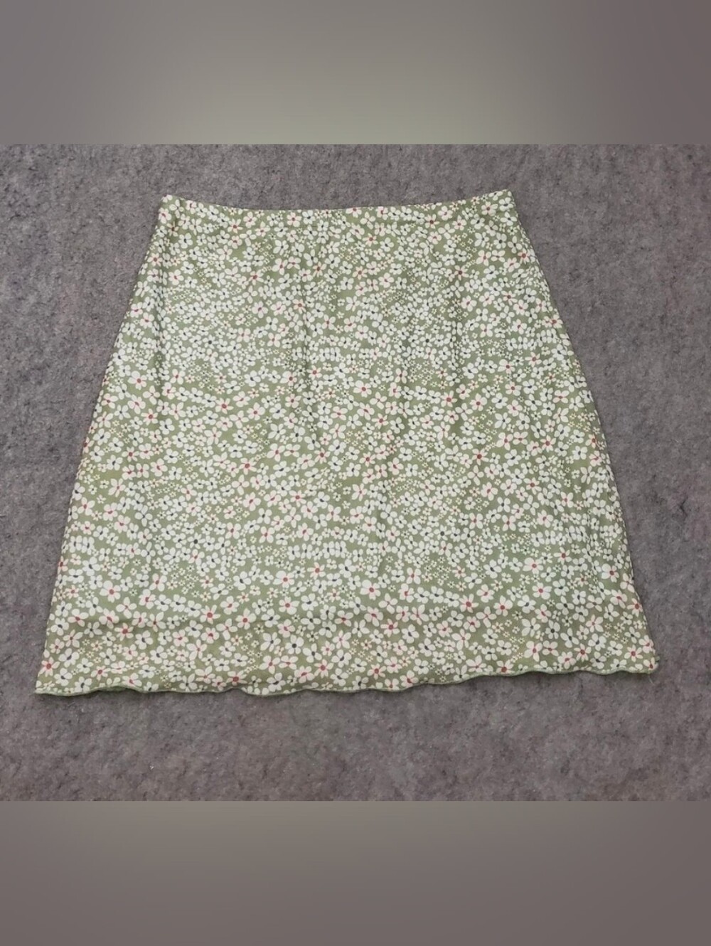 SHEIN Olive Green Mini Skirt with White & Pink Daisies